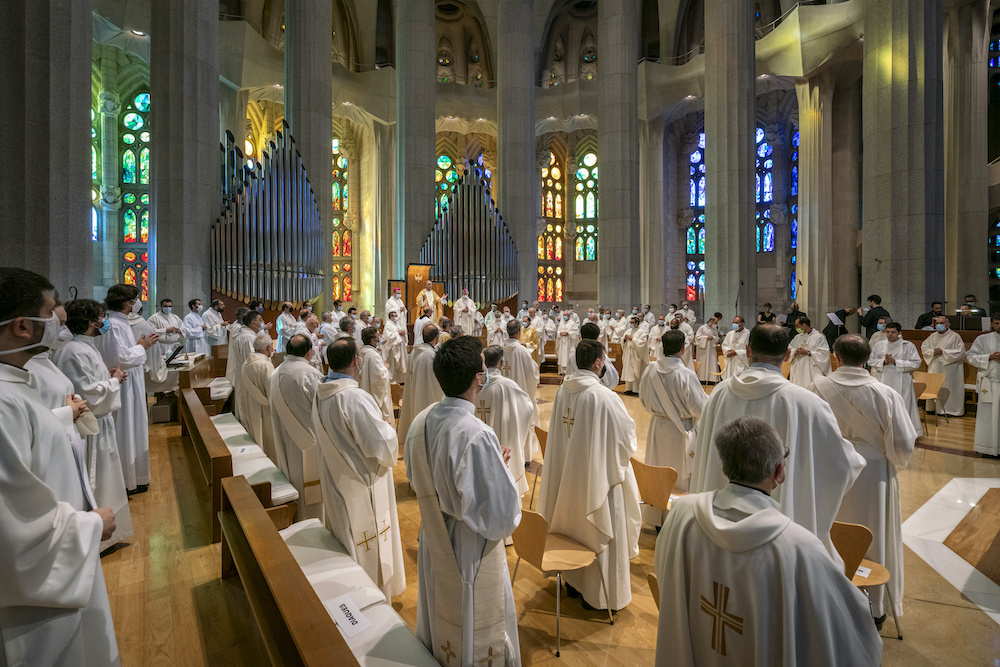 La Sagrada Familia acogió la ordenación de cinco nuevos presbíteros
