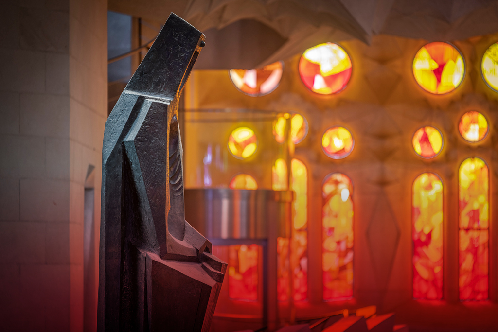 Sagrada Família celebrates Sant Jordi inviting people to visit, with special participation of elderly