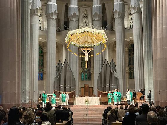 El Cardenal Arzobispo de Barcelona, Joan Josep Omella i Omella, preside la primera misa solemne en memoria de los difuntos vinculados a la Basílica de la Sagrada Familia