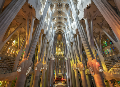 La Sagrada Familia celebra la Vigilia Eucarística Diocesana del Corpus