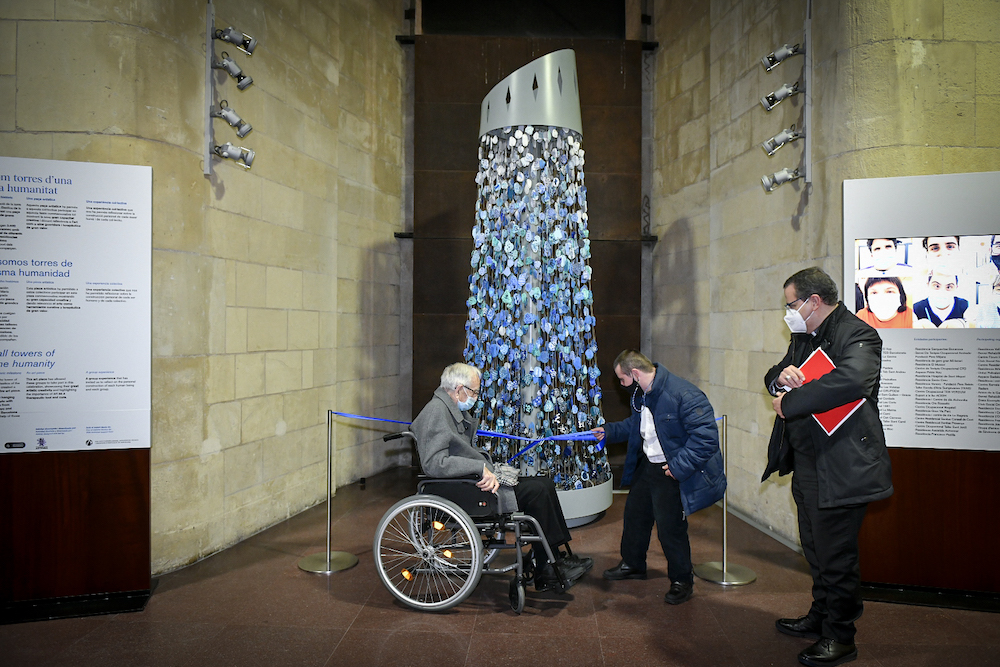 2,400 people create community sculpture for inauguration of tower of the Virgin Mary