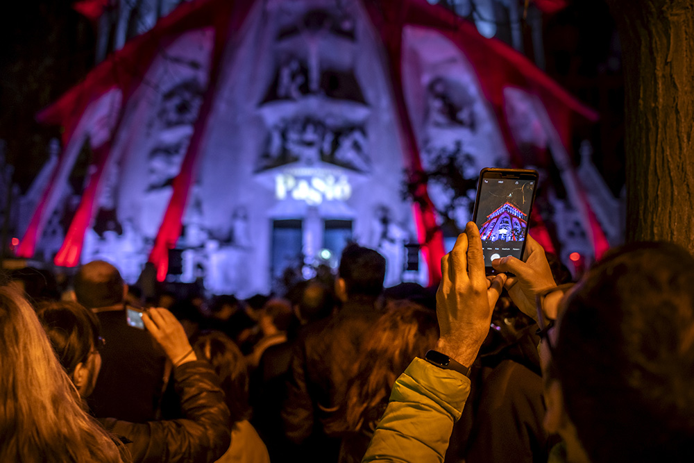 Más de 60.000 personas disfrutaron de la iluminación de la fachada de la Pasión desde casa