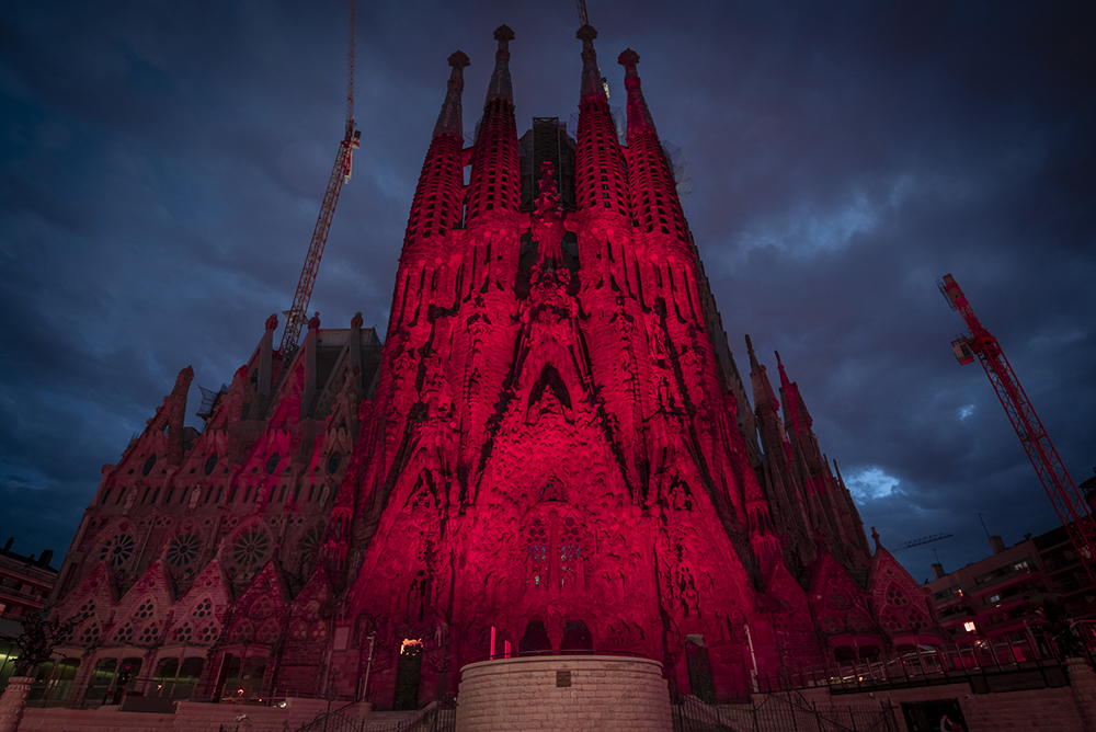 Sagrada Família lit up in red in recognition of all the work by Càritas during the Covid-19 healthcare crisis