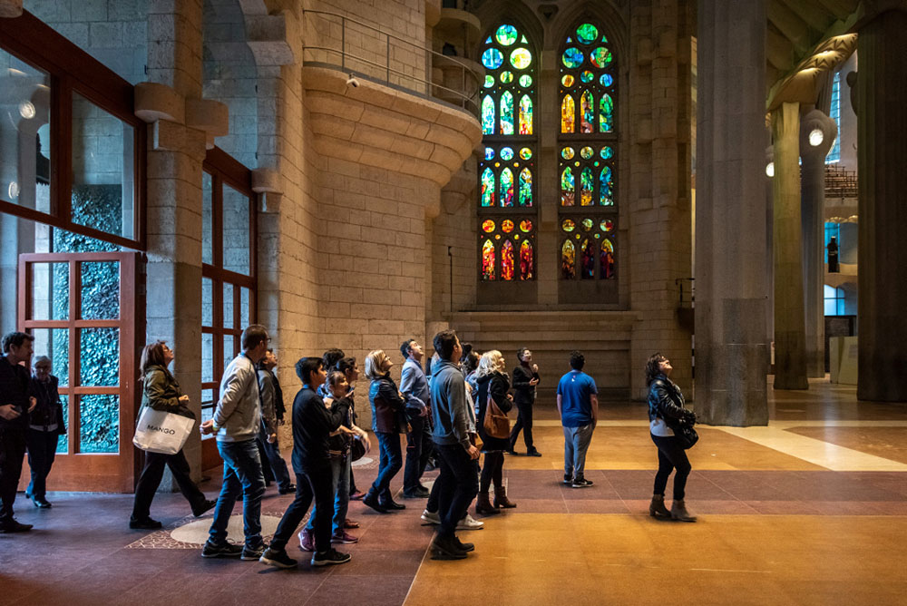 Sagrada Família tribute to the institutions that have supported families affected by the socio-economic fallout of COVID-19