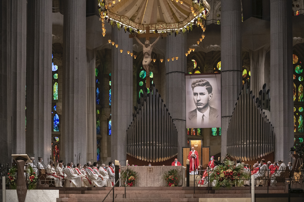 La Sagrada Familia acogió la misa para la celebración del X aniversario de la dedicación de la Basílica