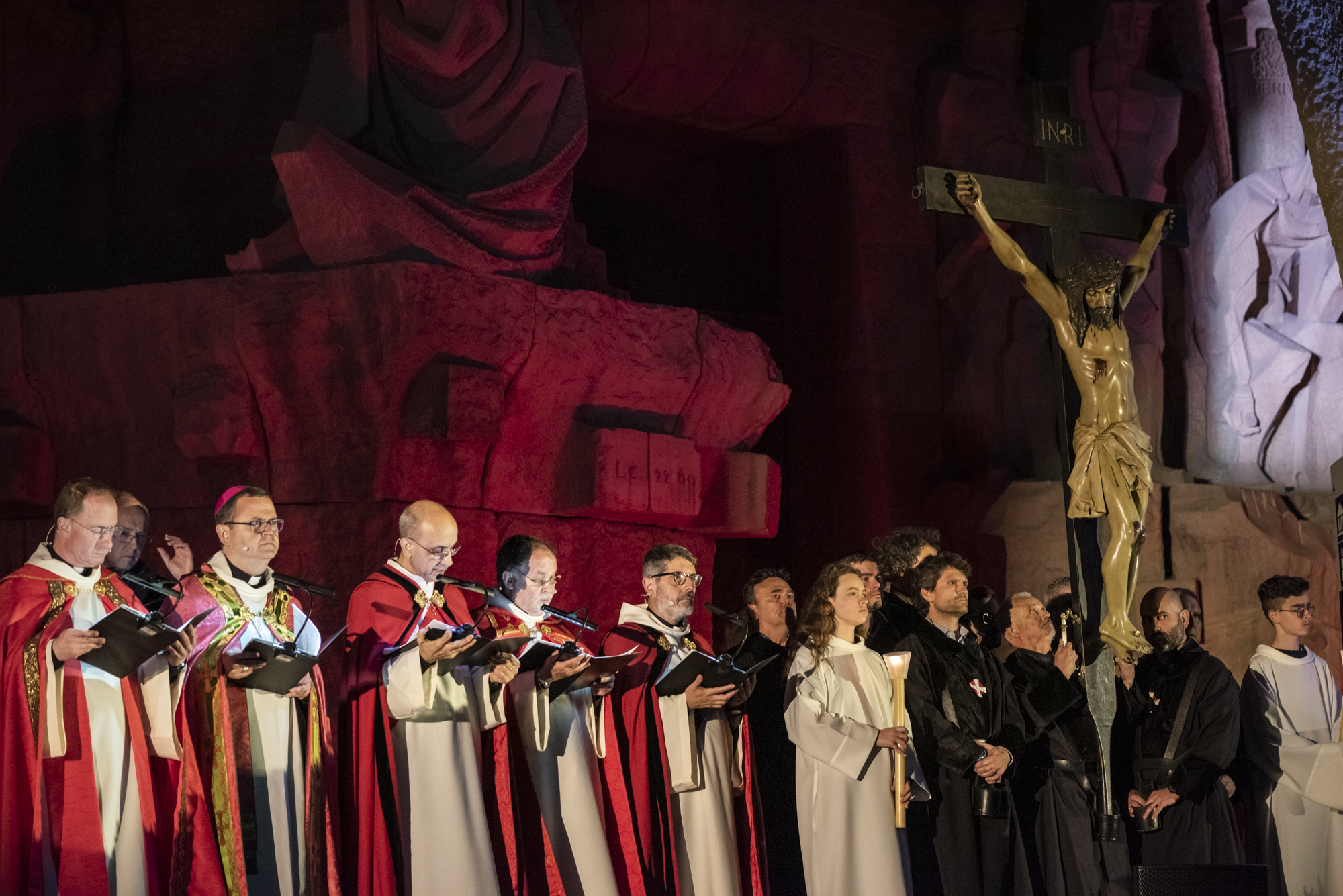 La Basílica acoge la celebración de la muerte del Señor