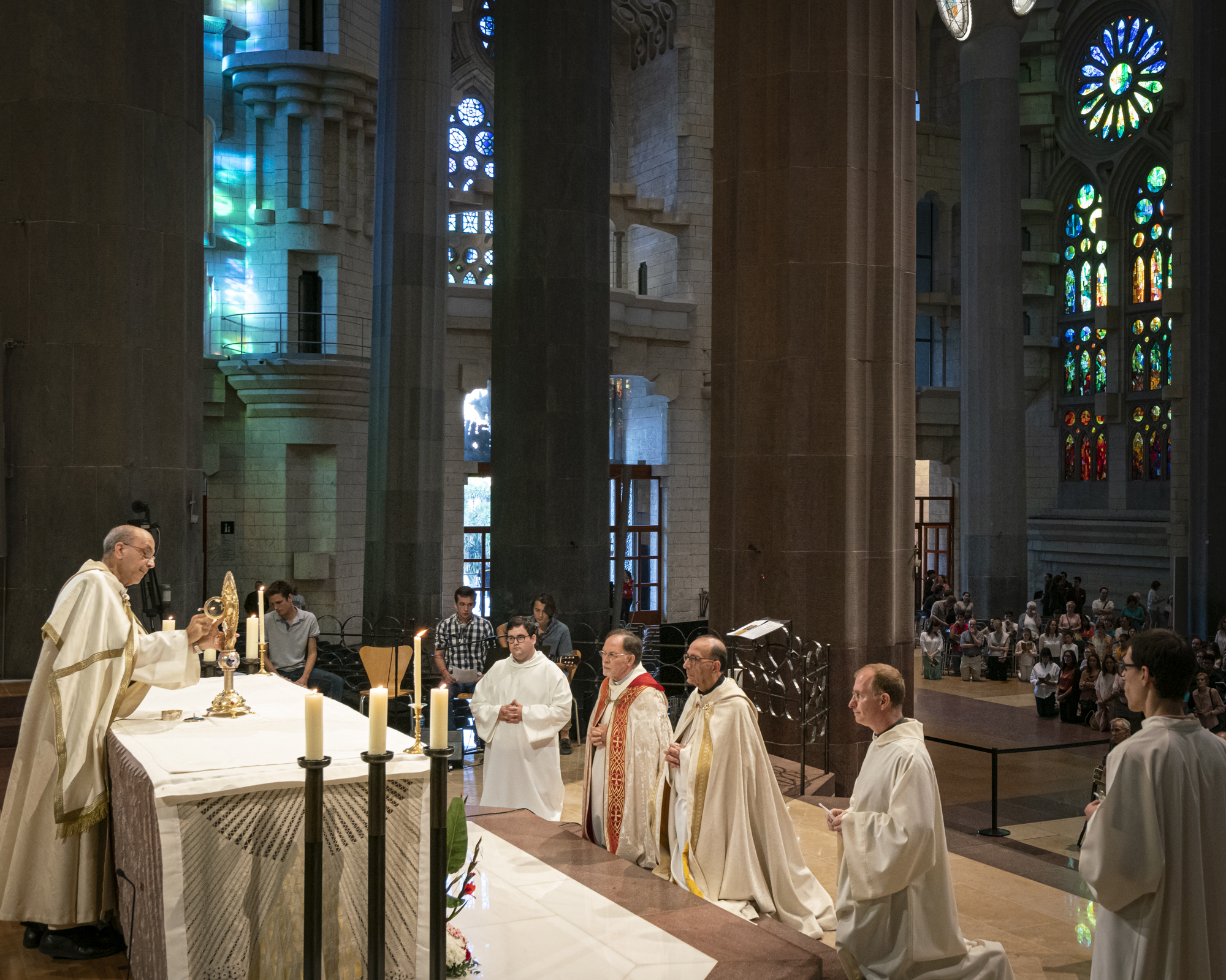 La Sagrada Familia ha celebrado la Vigilia Eucarística del Corpus