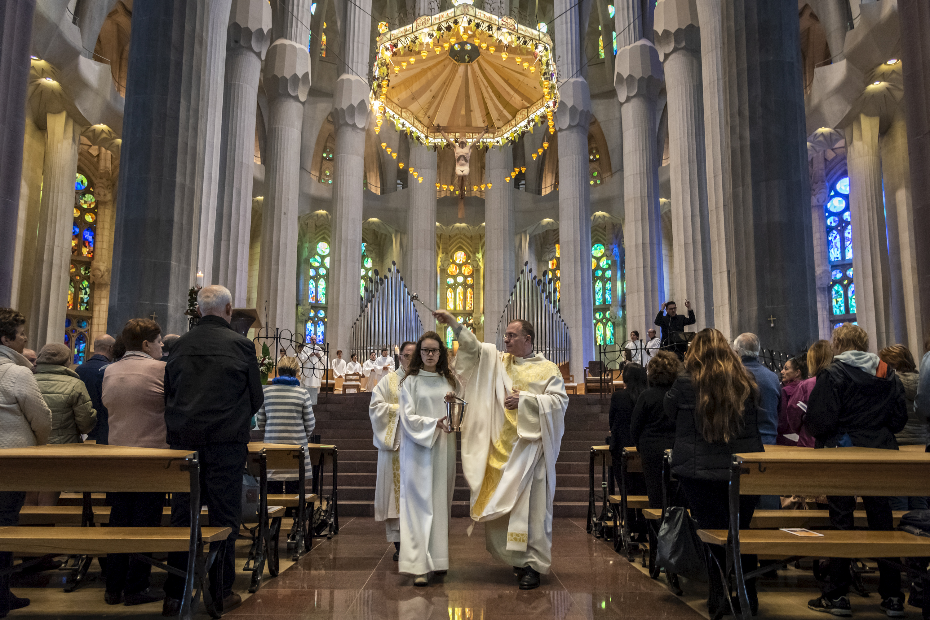 La Sagrada Familia incorpora una segunda misa internacional a su calendario litúrgico