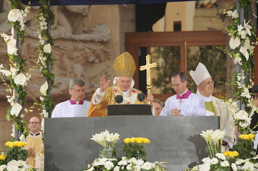 Des de la Sagrada Família lamentem profundament la mort del Papa emèrit Benet XVI