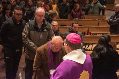 Mons. Sergi Gordo celebra Dimecres de Cendra a la Sagrada Família