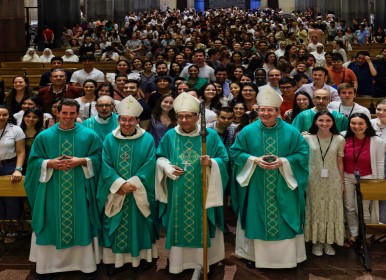 Es celebra a la Sagrada Família la missa d’enviament a la JMJ de Lisboa