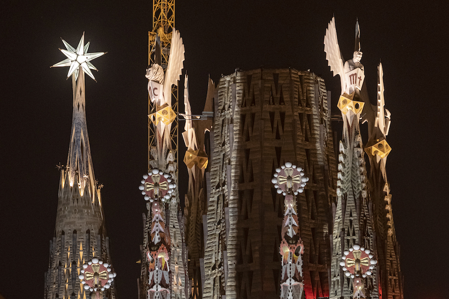 Las torres de los Evangelistas se han iluminado por primera vez