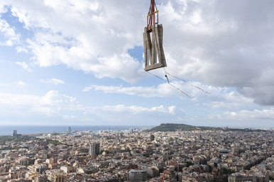 Se coloca el penúltimo nivel de paneles de la torre de Jesucristo