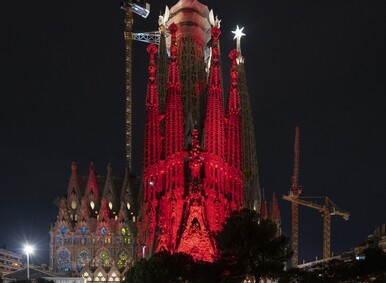 Il·luminacions solidàries a la Sagrada Família