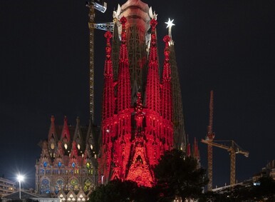 Iluminaciones solidarias en la Sagrada Familia