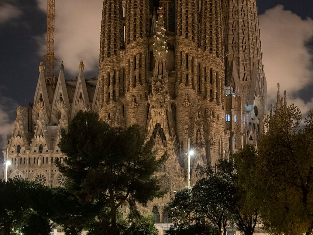 La Sagrada Família se suma un any més a la iniciativa l’Hora del Planeta