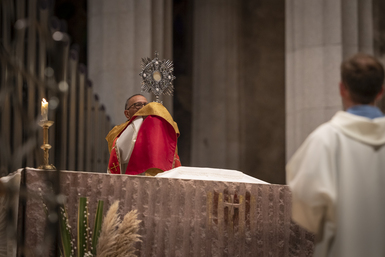 Celebración de la Vigilia Eucarística Diocesana del Corpus en la Sagrada Familia