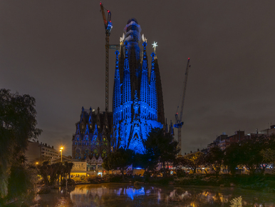 La Sagrada Família s’il·lumina de blau pel Dia Mundial de la Visió