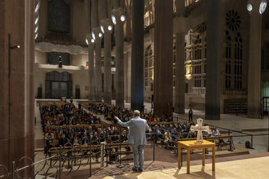 La Sagrada Familia acoge a representantes de cultura de todo el mundo en el marco de Mondialcult