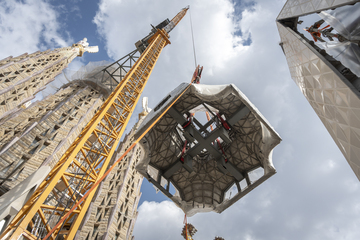 Pieces of core of cross for tower of Jesus Christ arrive