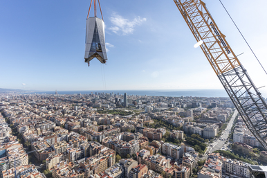 The first part of the Cross is placed on the tower of Jesus Christ