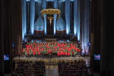 La Sagrada Família aplega més de 300 infants en la tradicional cantada de nadales
