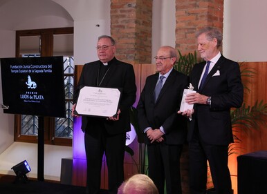 La Sagrada Familia recibe el premio León de Plata concedido por el Museo Casa Botines Gaudí