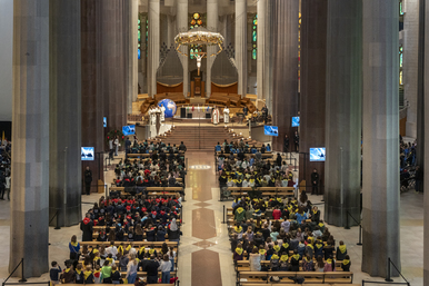 La Sagrada Familia se llena de “Sembradors d’Estels”