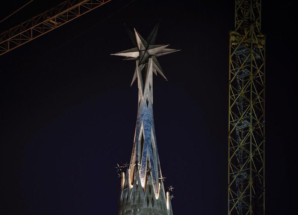 El 8 de desembre s’il·luminaran la torre de la Mare de Déu i l’estel per primera vegada
